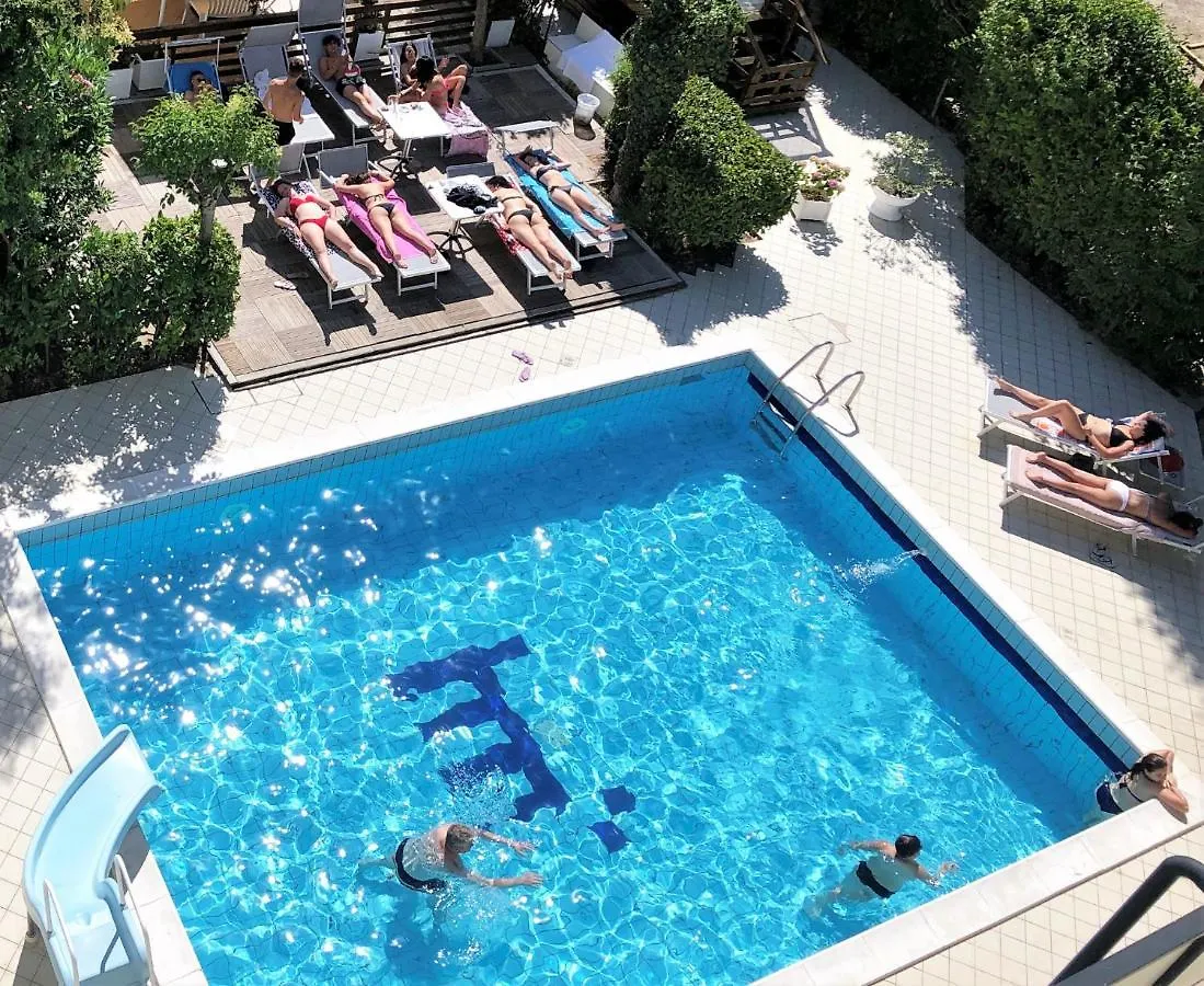 Hotel Marzia con Piscina Riccione