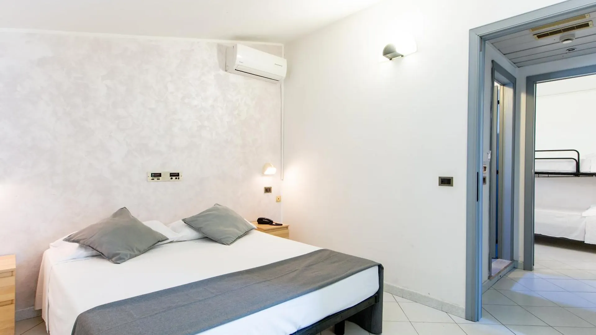 Hotel Marzia con Piscina Riccione