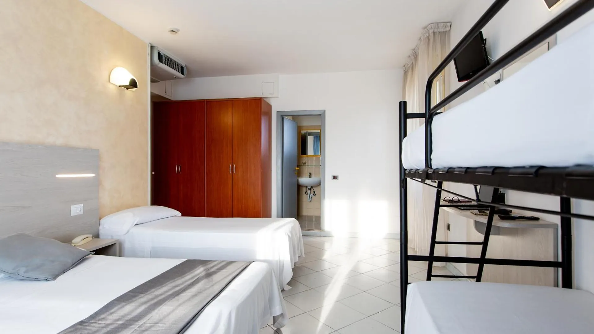Hotel Marzia con Piscina Riccione Italia