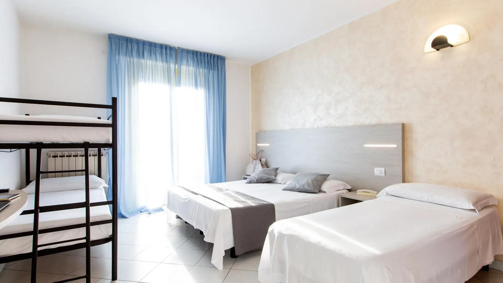 Hotel Marzia con Piscina Riccione
