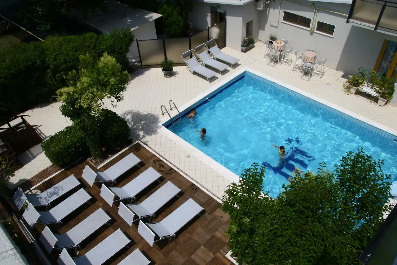 Hotel Marzia con Piscina Riccione 3*,